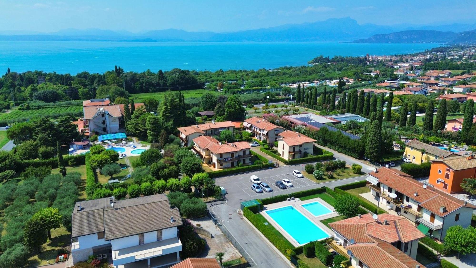 Incanto Apartment Lazise - Pools E Garden Экстерьер фото