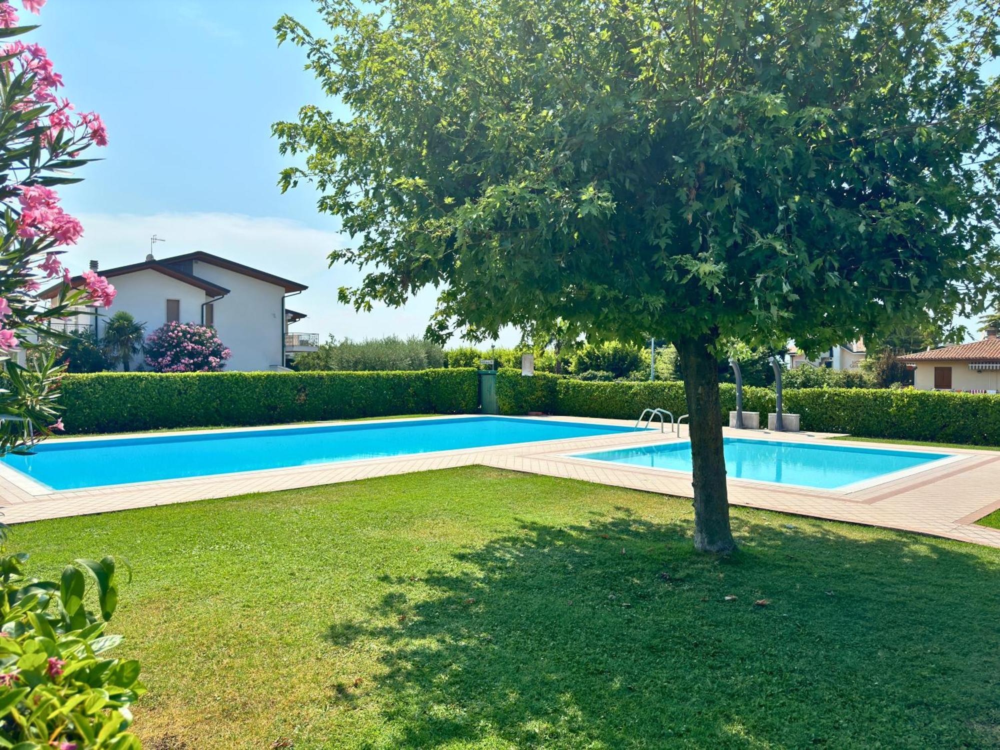 Incanto Apartment Lazise - Pools E Garden Экстерьер фото