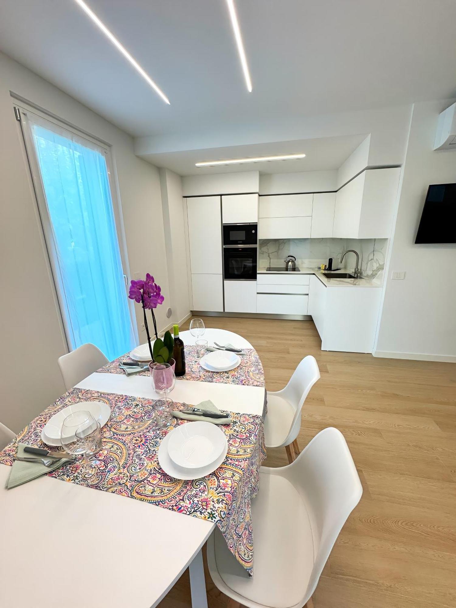 Incanto Apartment Lazise - Pools E Garden Экстерьер фото